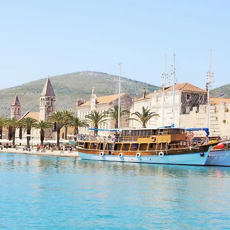 Mit Grill, Terrasse Und Garten Trogir