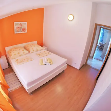 Apartment Mit Grill, Terrasse Und Garten