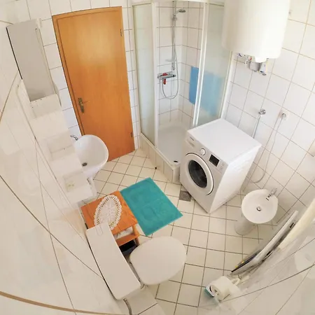 Apartment Mit Grill, Terrasse Und Garten Trogir