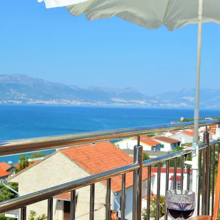 Mit Grill, Terrasse Und Garten Trogir