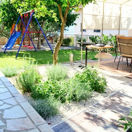 Mit Grill, Terrasse Und Garten Lägenhet Trogir