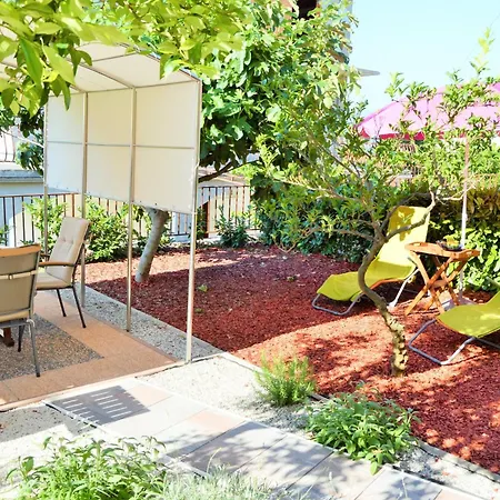 Mit Grill, Terrasse Und Garten Trogir